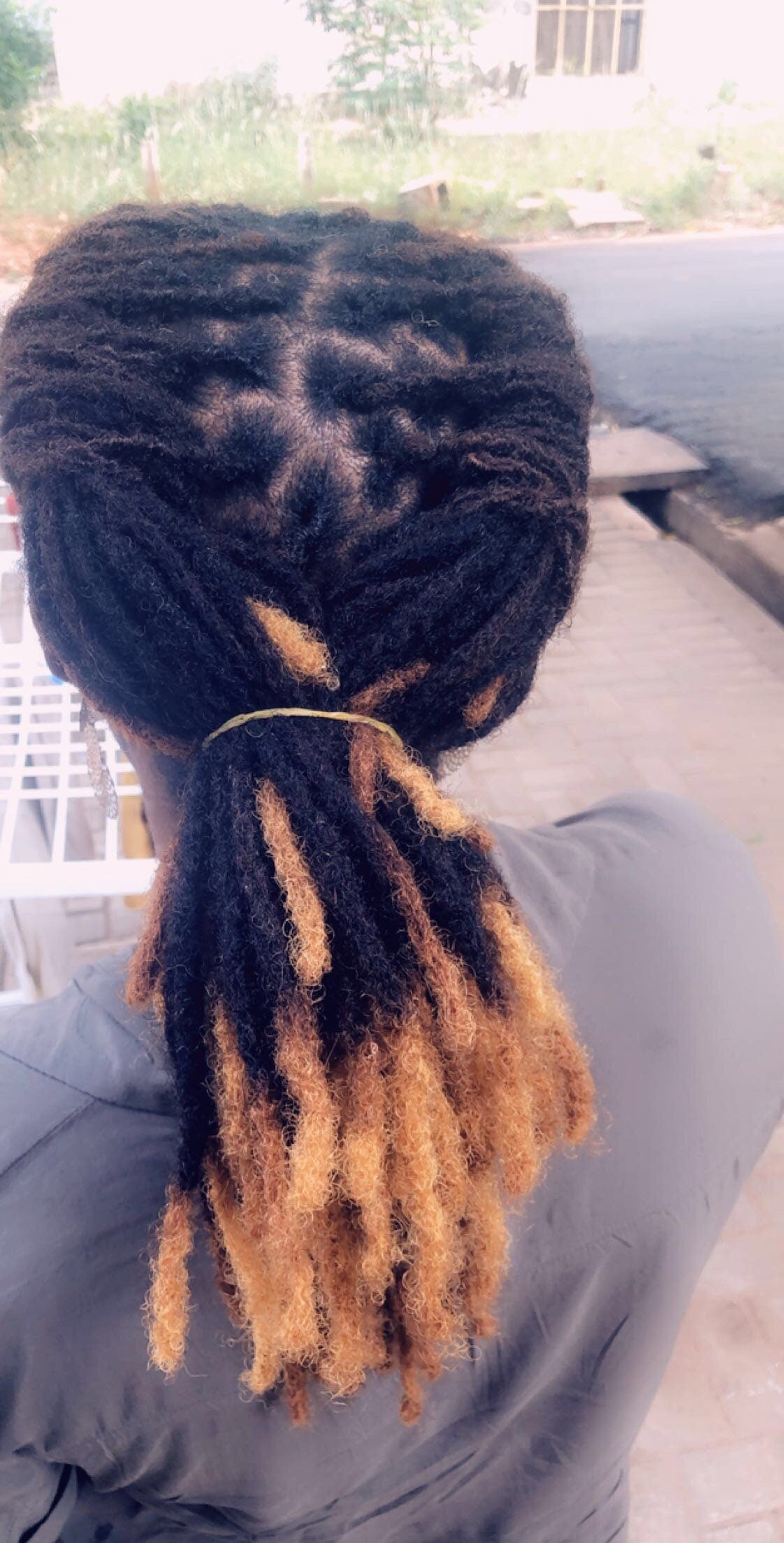 Dreadlocks using outlet extensions